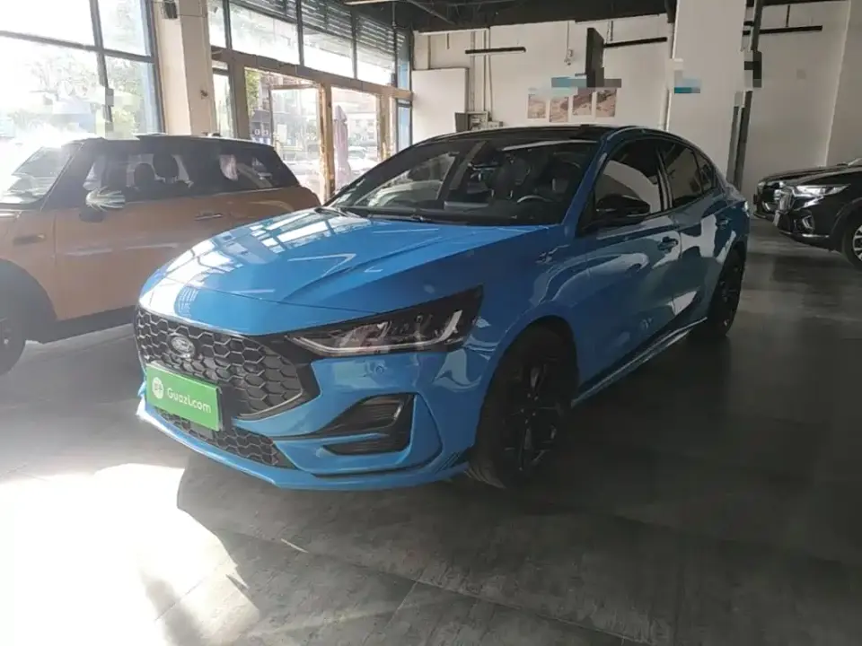 Ford Focus Sedan EcoBoost 180 Automatic S Version 2023