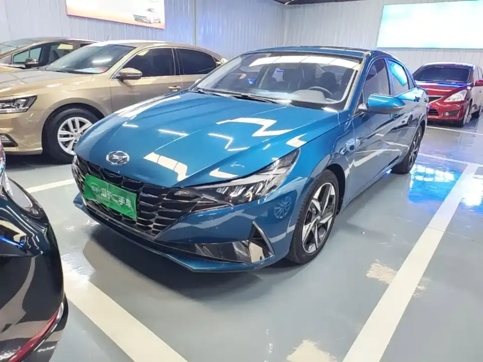 Hyundai Elantra 1.5L CVT LUX Premium Edition 2022