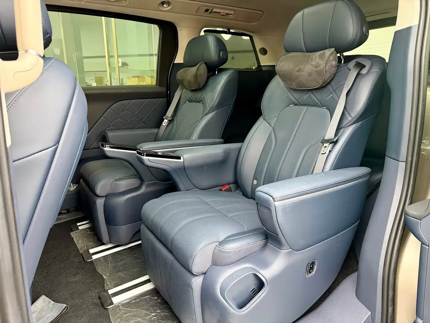 Voyah Auto Voyah Dreamer Model PHEV Basic Version 2025 — фото 8