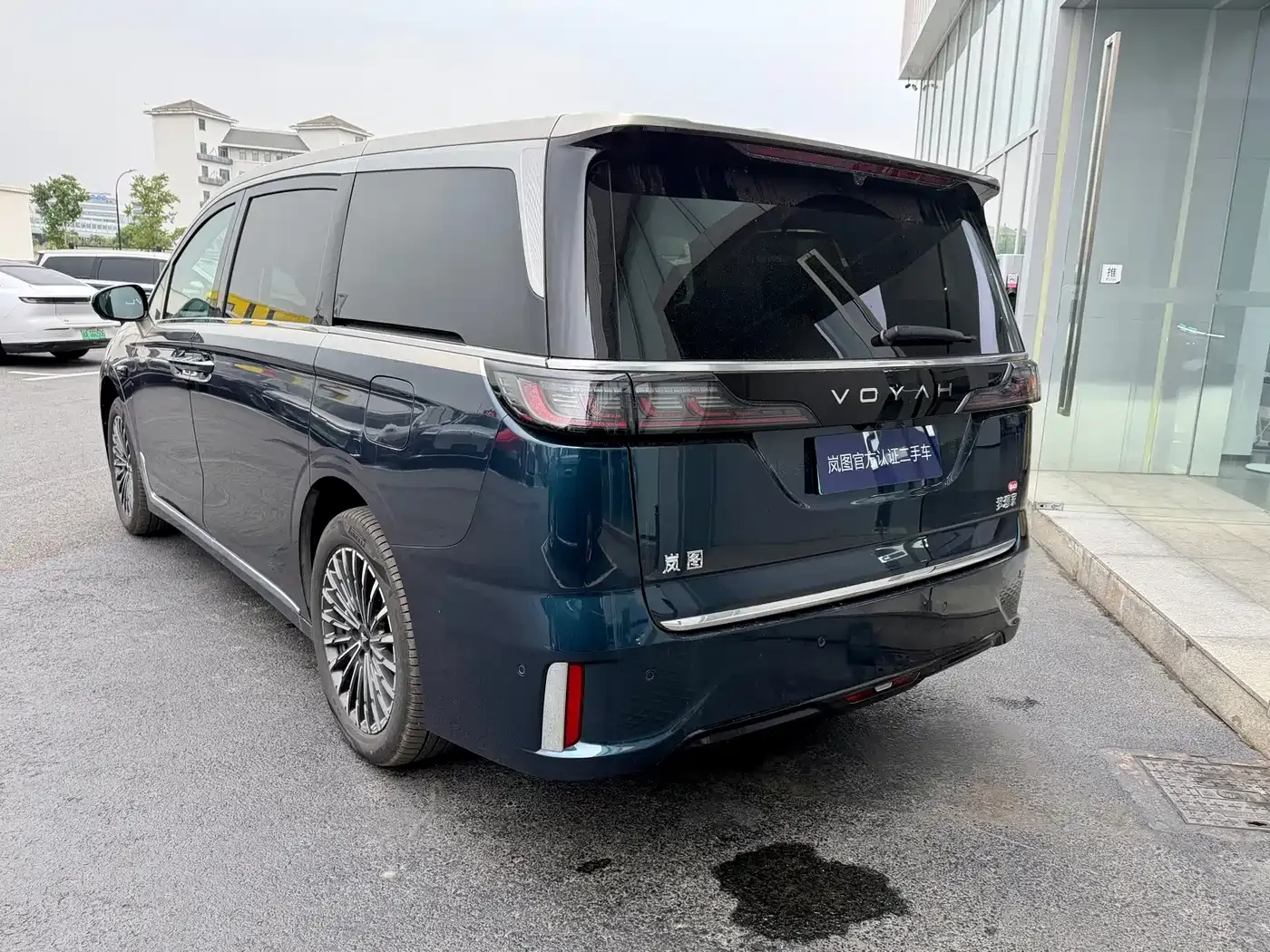 Voyah Auto Voyah Dreamer Model PHEV Basic Version 2025 — фото 3