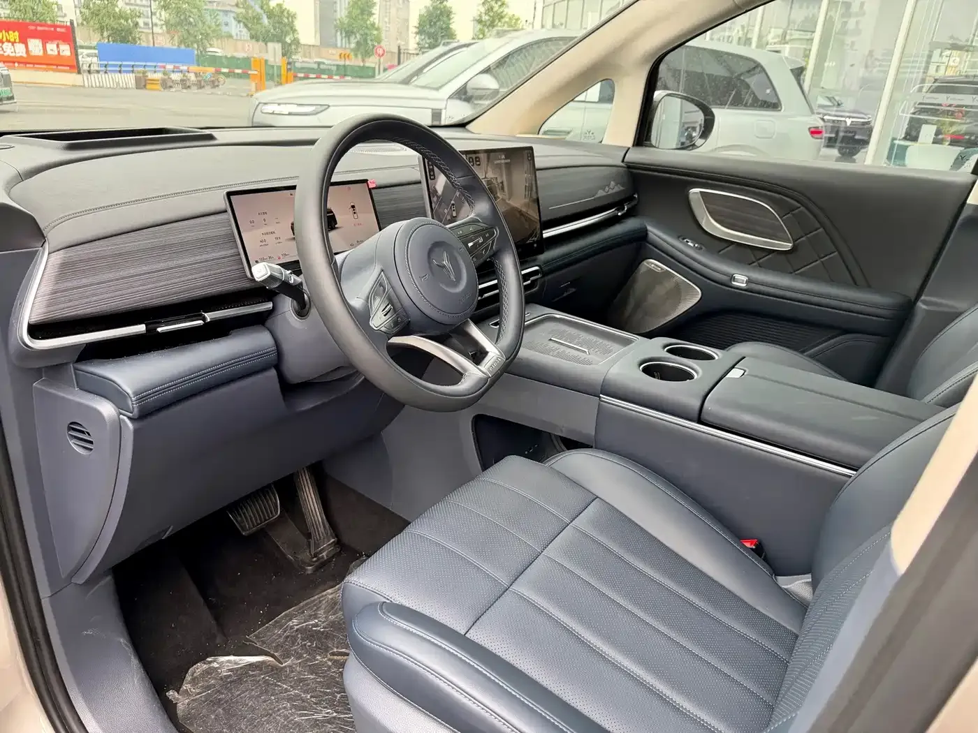 Voyah Auto Voyah Dreamer Model PHEV Basic Version 2025 — фото 7