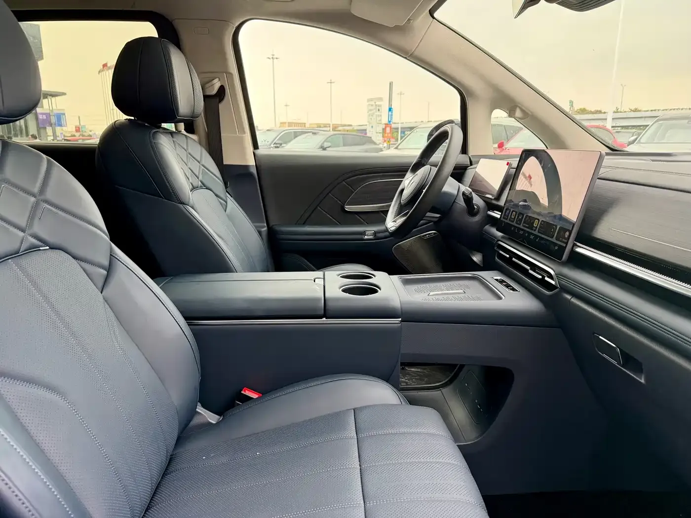 Voyah Auto Voyah Dreamer Model PHEV Basic Version 2025 — фото 11