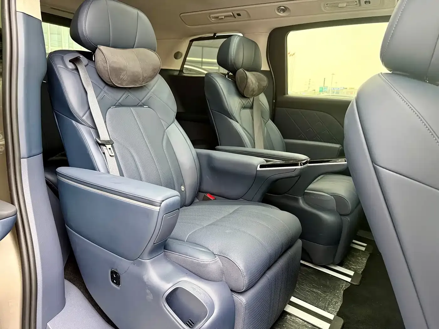Voyah Auto Voyah Dreamer Model PHEV Basic Version 2025 — фото 14