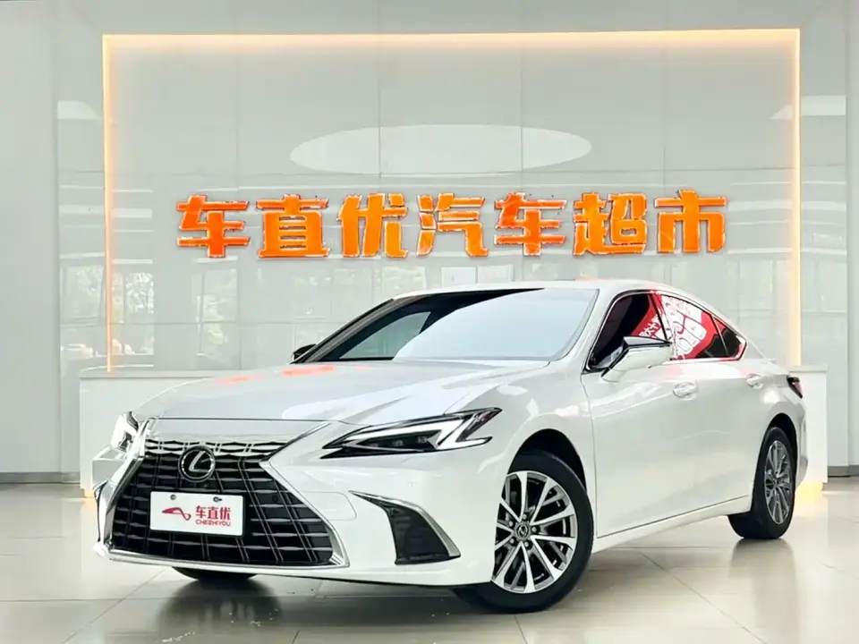 Lexus ES 300h Ultimate Edition 2025