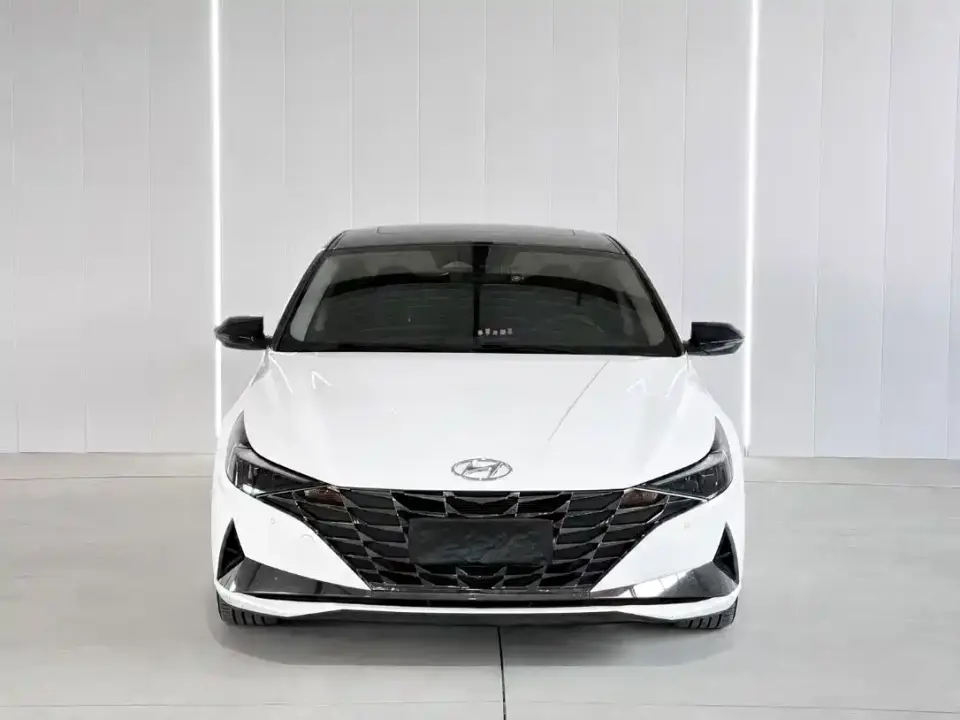 Hyundai Elantra 1.5L CVT LUX Premium Edition 2022