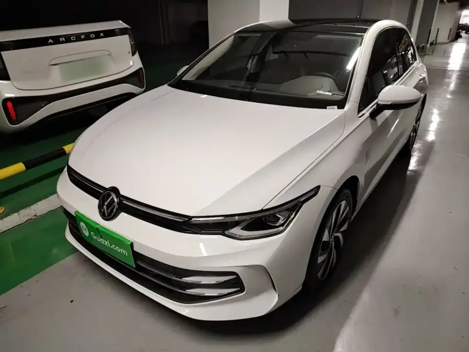 Volkswagen Golf 300TSI Pro 2025