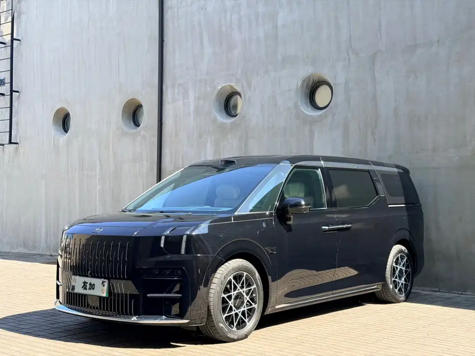 Zeekr 009 7-Seat Aisle AWD Version 108kWh 2025