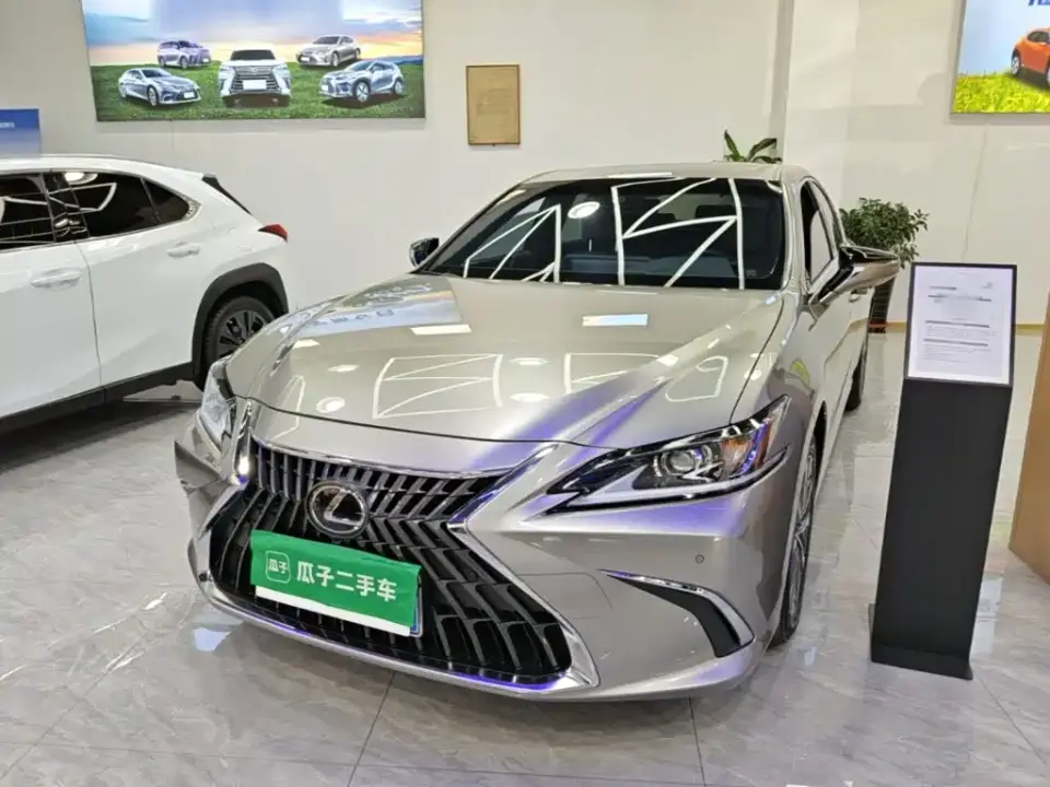 Lexus ES 300h Excellence Edition 2024