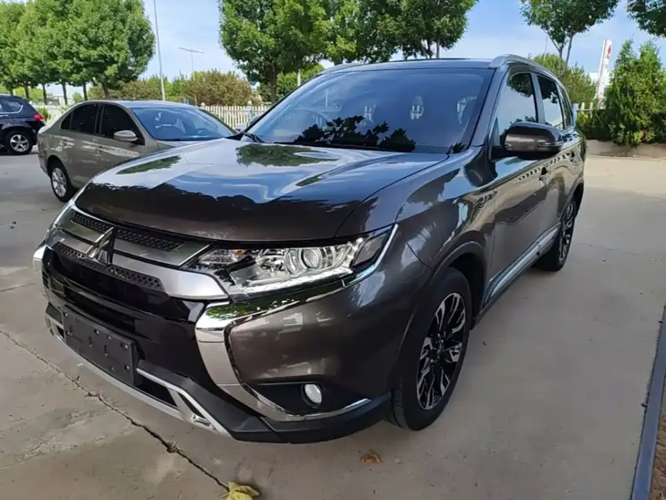 Mitsubishi Outlander 2.0L 2WD Premium 5-seater 2020