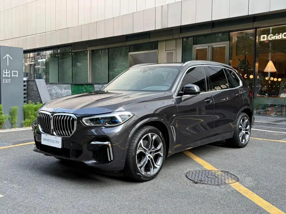 BMW X5 Model xDrive 40Li M Sport Package 2022