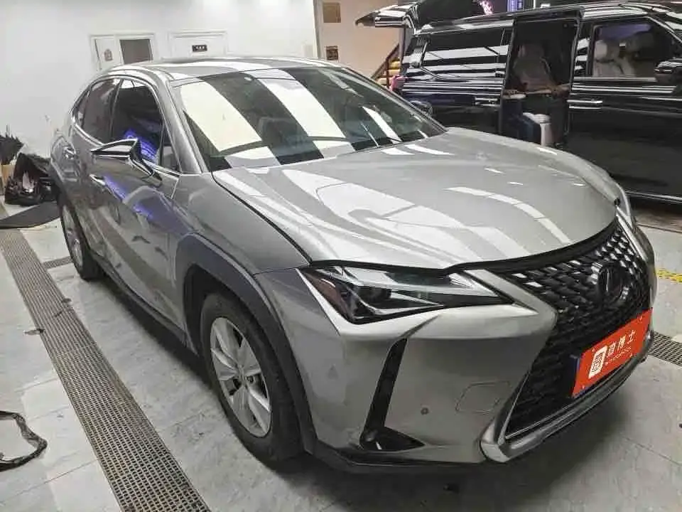 Lexus UX 260h Explore Fun Edition China V 2020