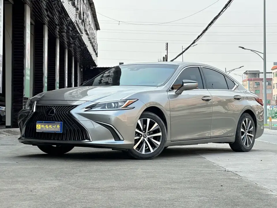 Lexus ES 300h Excellence Edition 2021