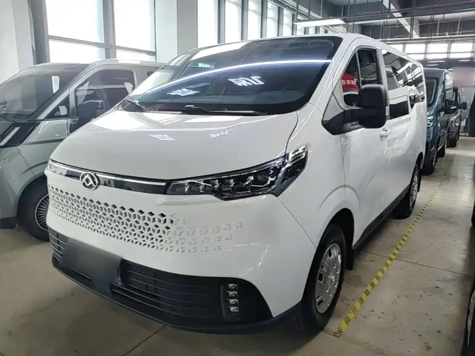 SAIC Maxus Xintu V70 Model 2.0T Elite Manual Short Wheelbase Low Roof 5/6 Seats (125Ps) 2024