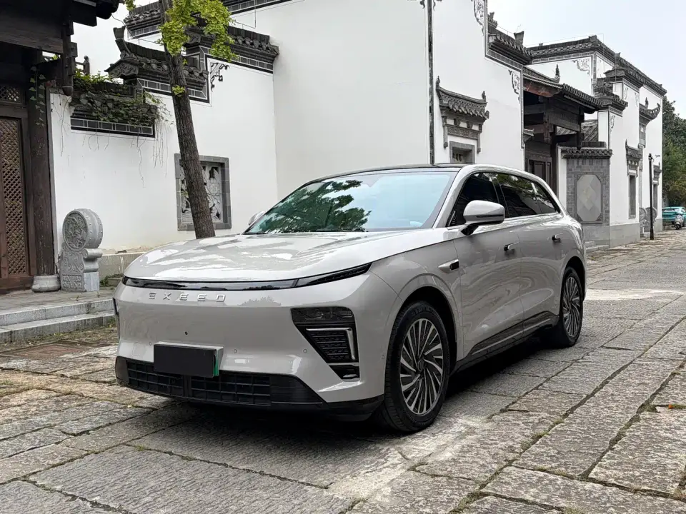 Exeed Exlantix ET Extended Range 240 Max AWD 2025