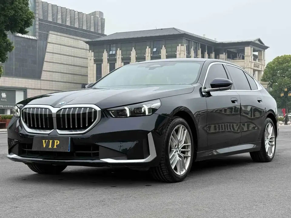BMW 5 Series 525Li Luxury Package 2024