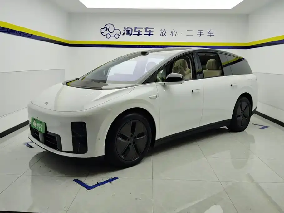 Li Auto Li i8 Standard Edition 2025