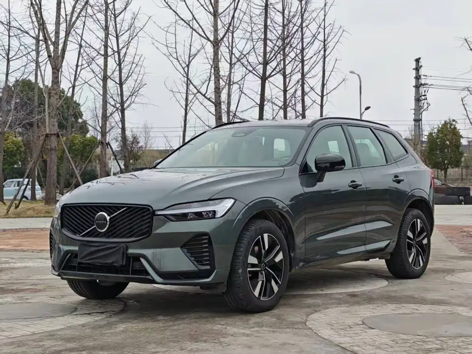 Volvo XC60 B5 4WD Intelligent Sport Edition 2025