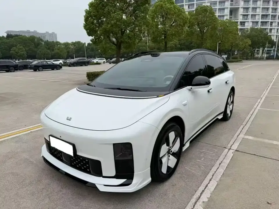 Li Auto i6 2WD Base Model 2026