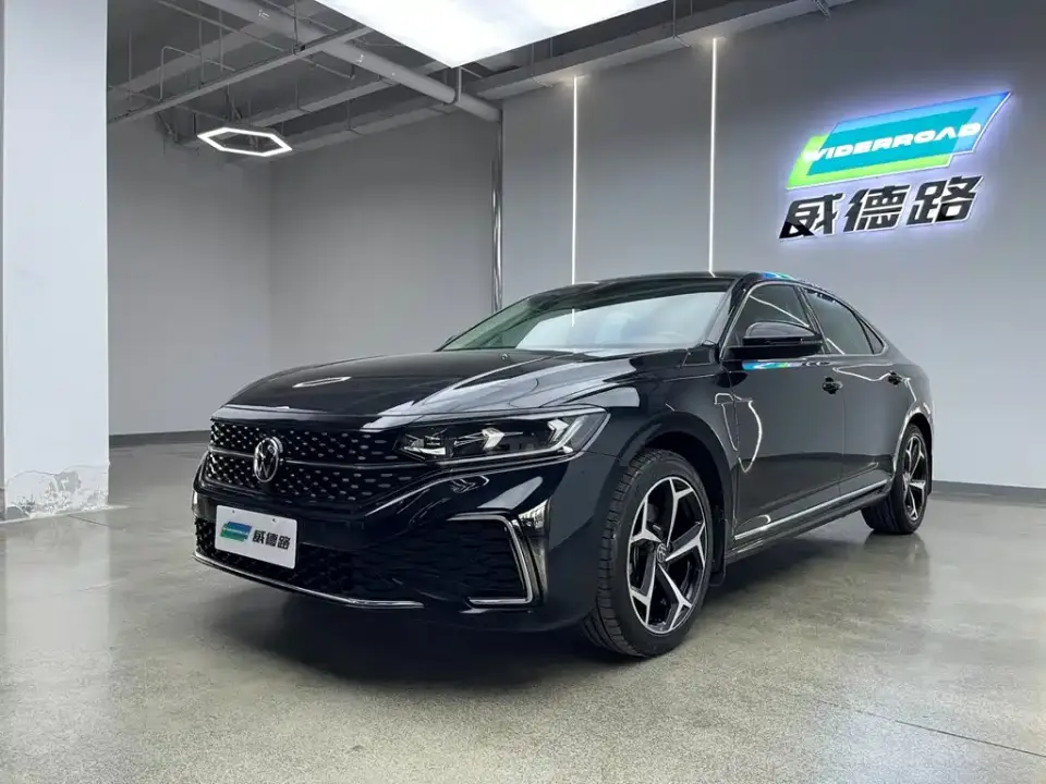 Volkswagen Passat Facelift 330TSI Starlight Elite Edition 2023