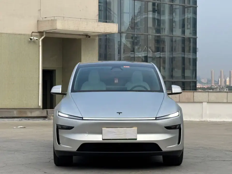 Tesla Model Y Rear-Wheel Drive 2025