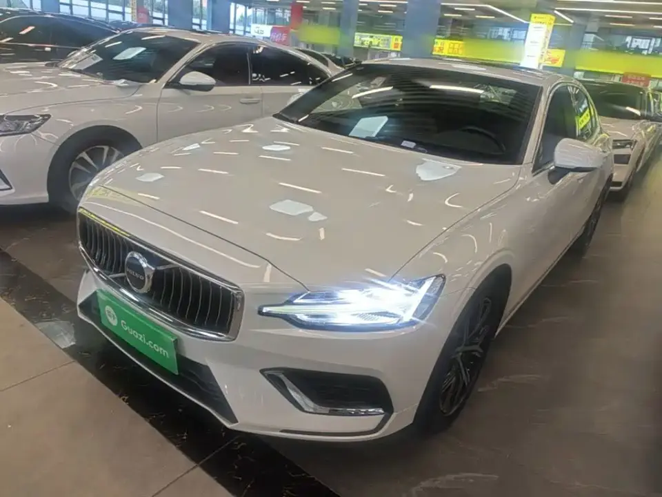 Volvo S60 B4 Smart Comfort Luxury Edition 2022