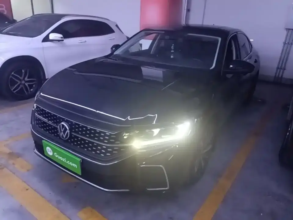 Volkswagen Passat 330TSI Starlight Elite Edition 2022
