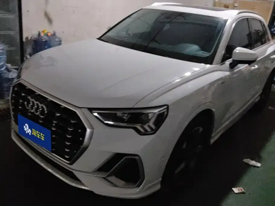Audi Q3 35 TFSI Fashion Dynamic (1.4T) 2023