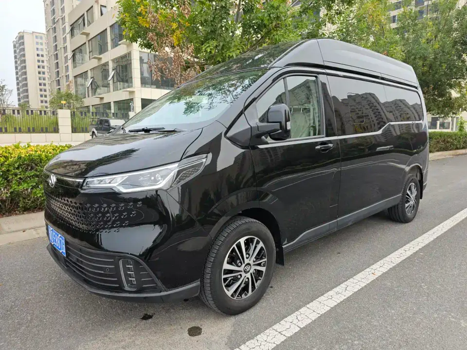 SAIC Maxus Xintu V70 Model 2.0T Luxury Edition Automatic Long Wheelbase Medium Roof 9-Seater 2024