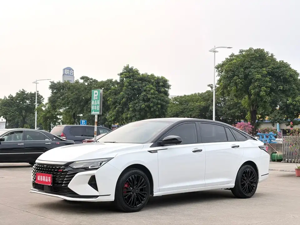 Dongfeng Aeolus Yixuan MAX 1.5T Super Cool Dad Edition 2022