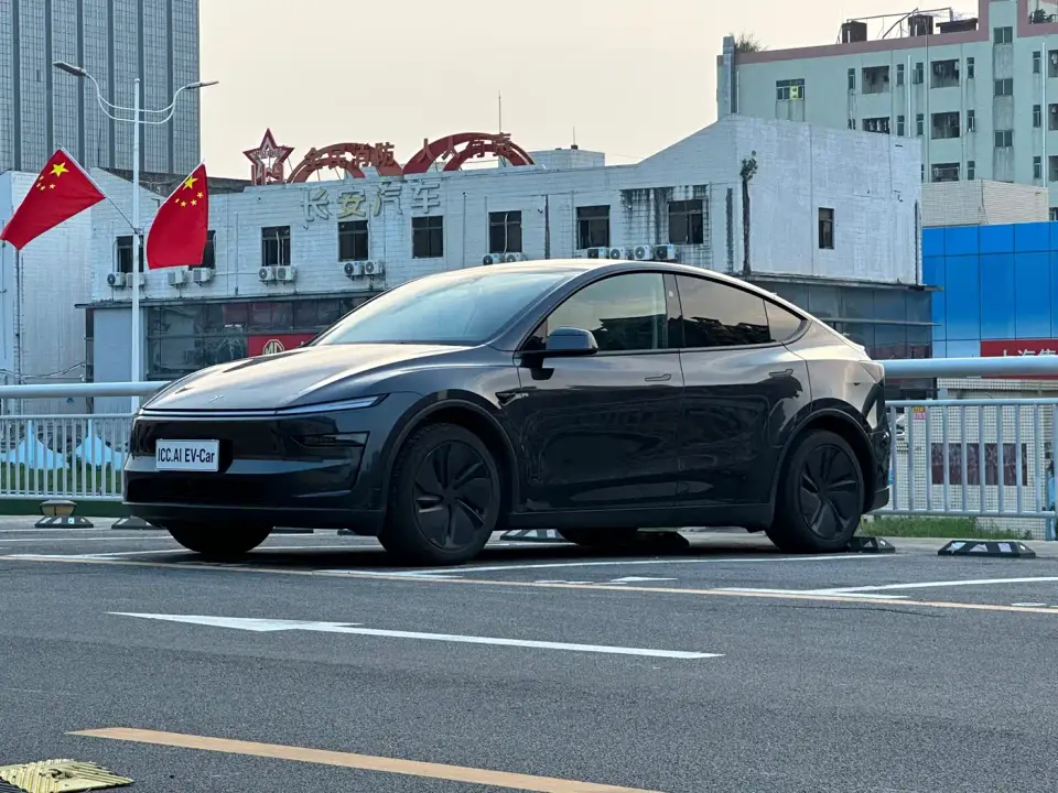 Tesla Model Y Rear-Wheel Drive 2025