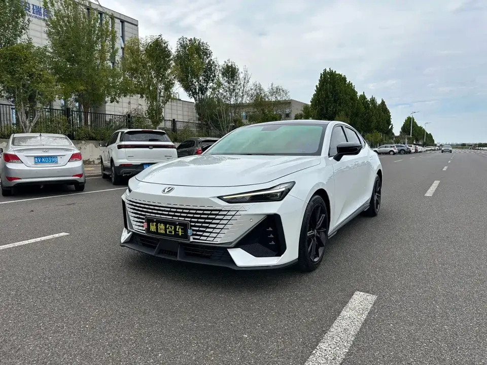 Changan UNI-V 1.5T Premium Model 2023