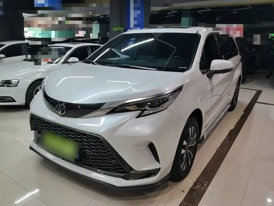 Toyota Granvia 2.5L Hybrid Premium PLUS 4WD Edition 2025