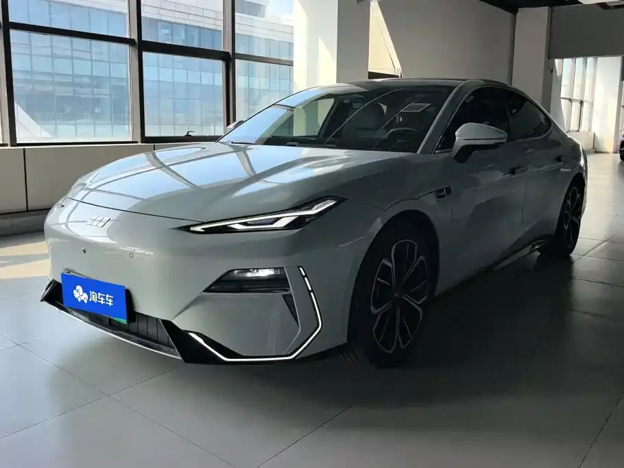 Geely Galaxy Galaxy E8 700km Long Voyage Smart Drive Edition 2025