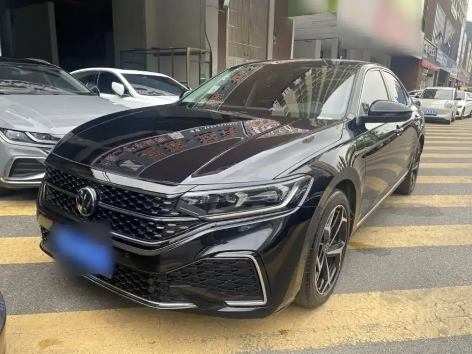 Volkswagen Passat 330TSI Starlight Elite Edition 2024