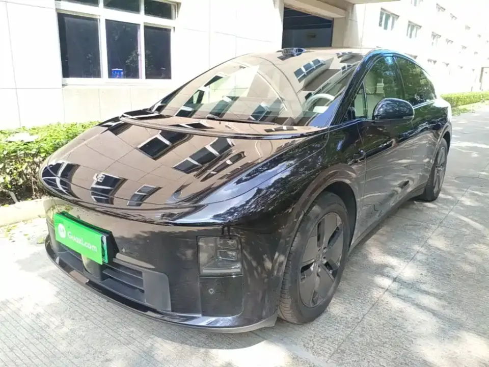 Li Auto i6 2WD Base Model 2025