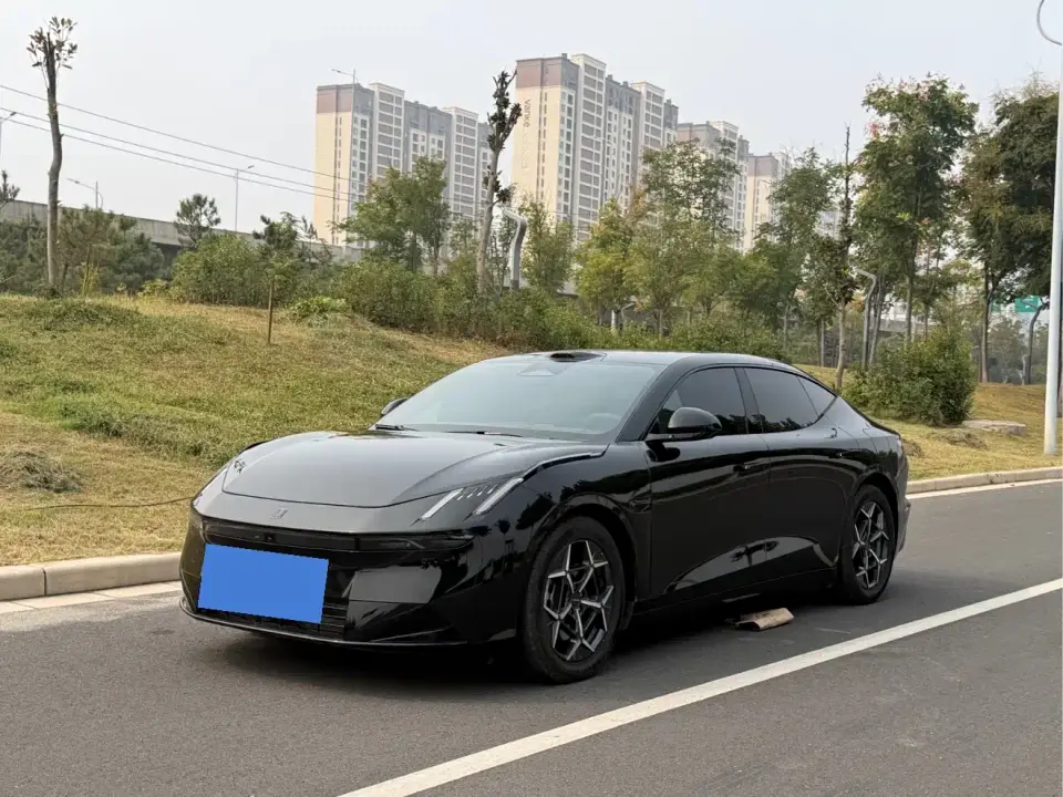 Lynk & Co 10 EM-P Model 120km Base Version 2026