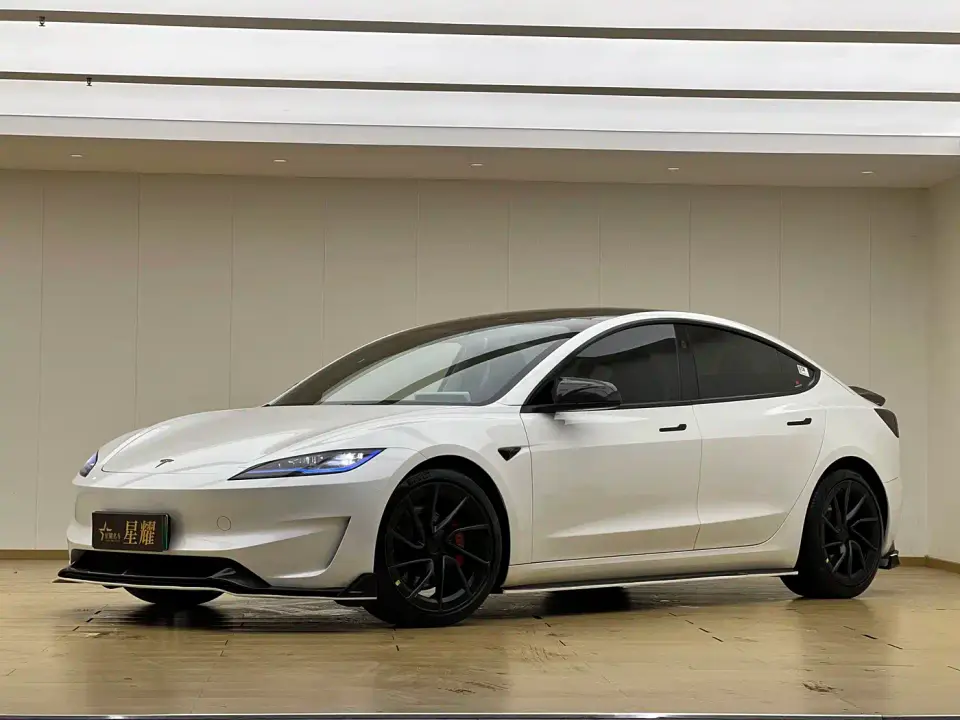 Tesla Model 3 High-Performance All-Wheel Drive Edition 2024