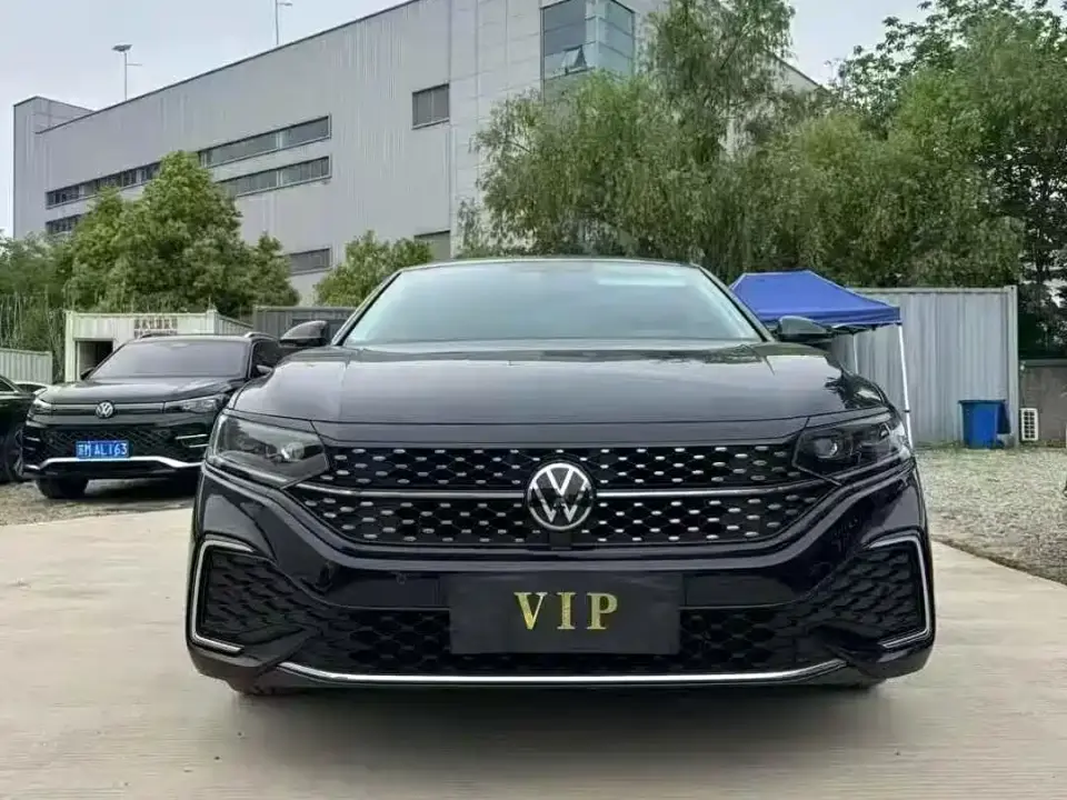 Volkswagen Passat 330TSI Starlight Elite Edition 2024