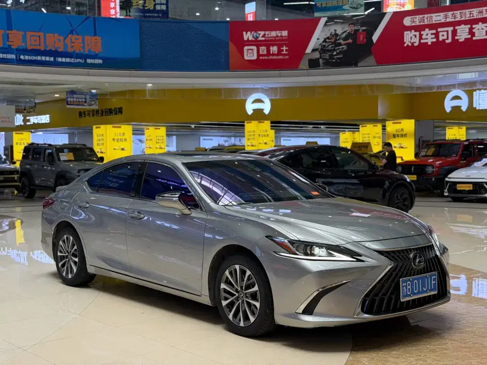 Lexus ES 300h Excellence Edition 2024