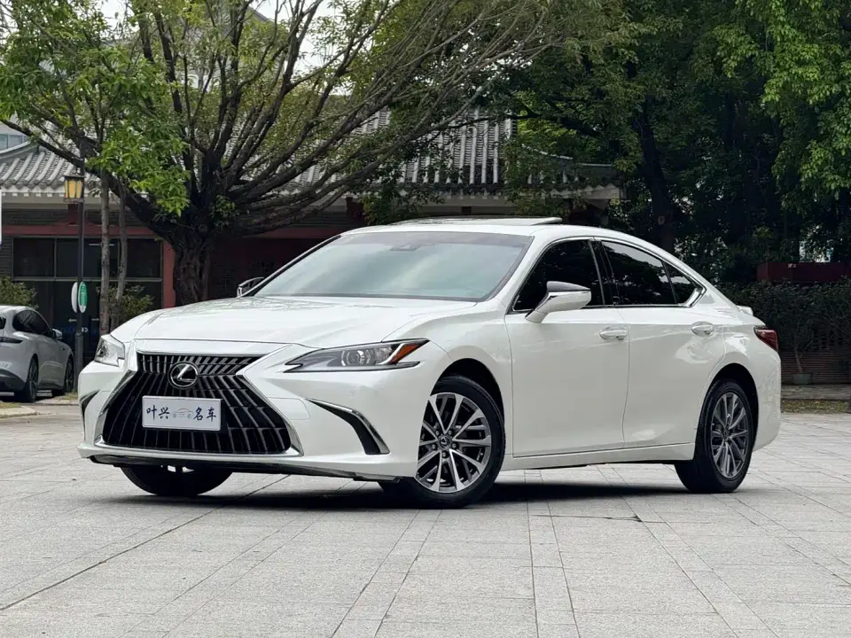 Lexus ES 200 Excellence Edition 2023