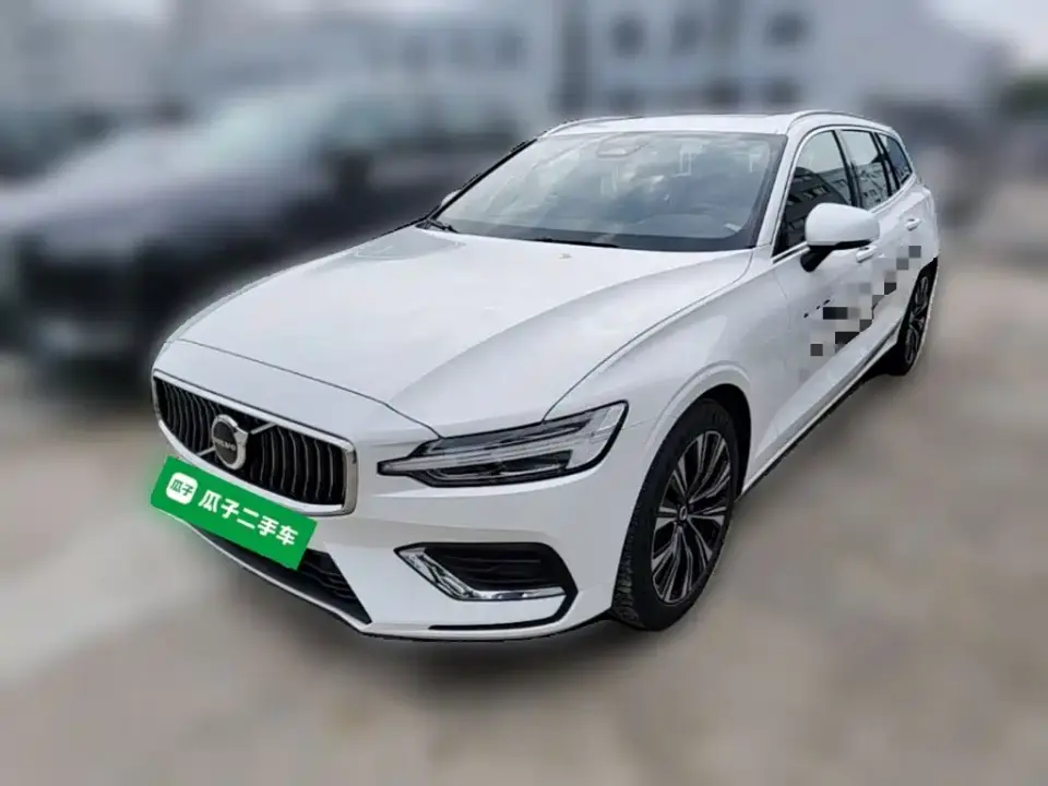 Volvo V60 B5 Smart Elite Luxury Edition 2025