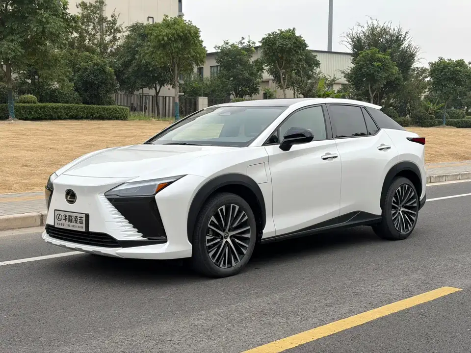 Lexus RZ 450e 4WD Deluxe 2024