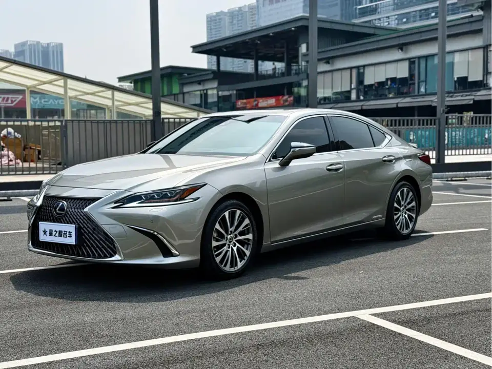 Lexus ES 300h Ultimate Edition 2020