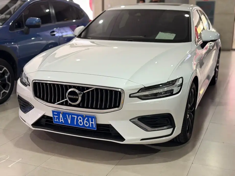Volvo S60 T4 Momentum Luxury Edition 2020