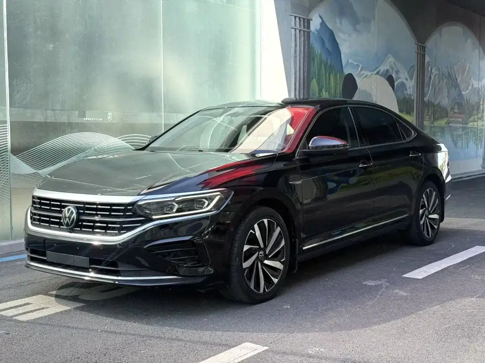 Volkswagen Passat Facelift 330TSI Luxury Edition 2023