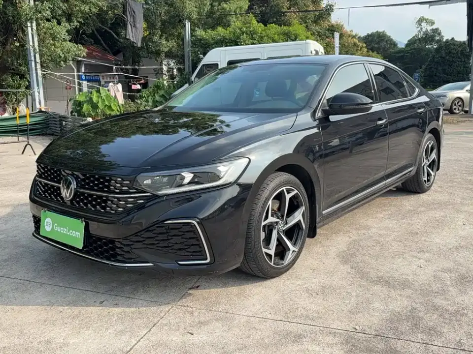 Volkswagen Passat Facelift 330TSI Starlight Elite Edition 2023