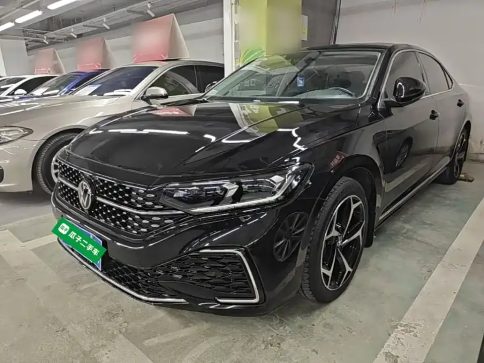 Volkswagen Passat Facelift 330TSI Starlight Elite Edition 2023