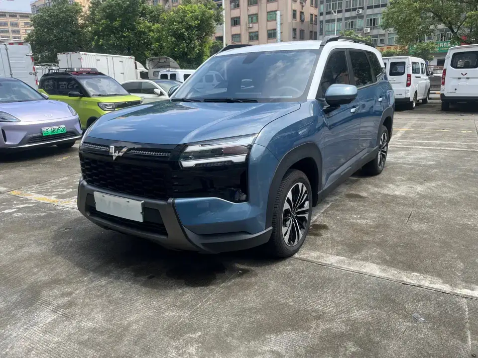 Wuling Motors Starlight 560 NEV Model Plug-in Hybrid Version 5-seater 2025