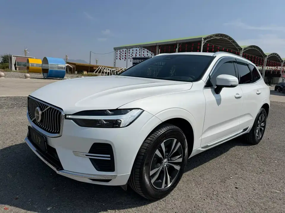 Volvo XC60 B5 AWD Smart Luxury Edition 2025