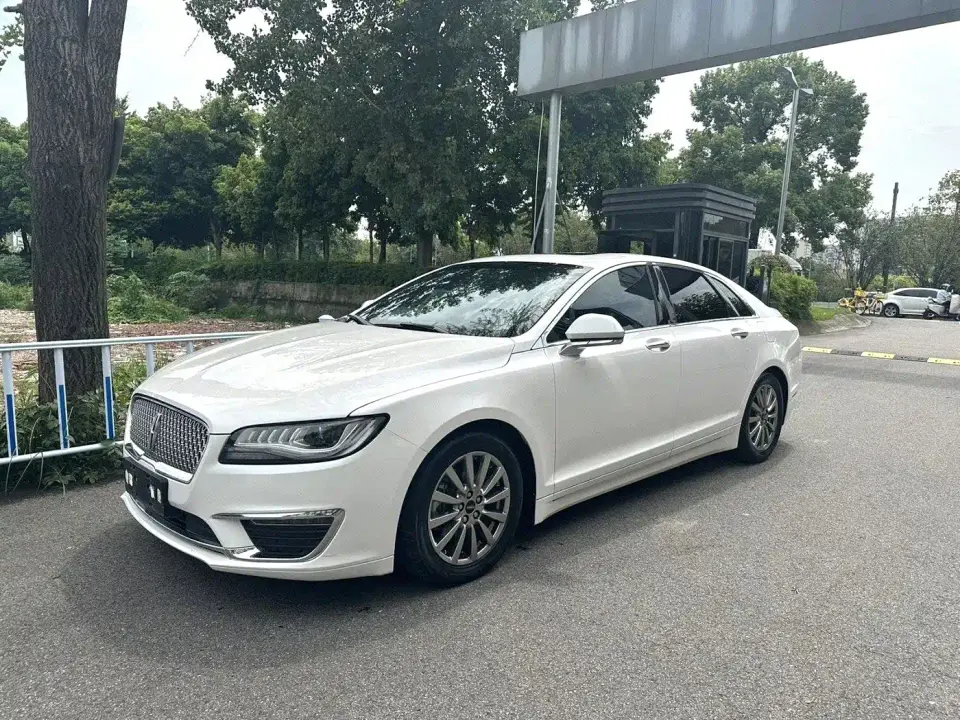 Lincoln MKZ 2.0T Premium Edition 2020